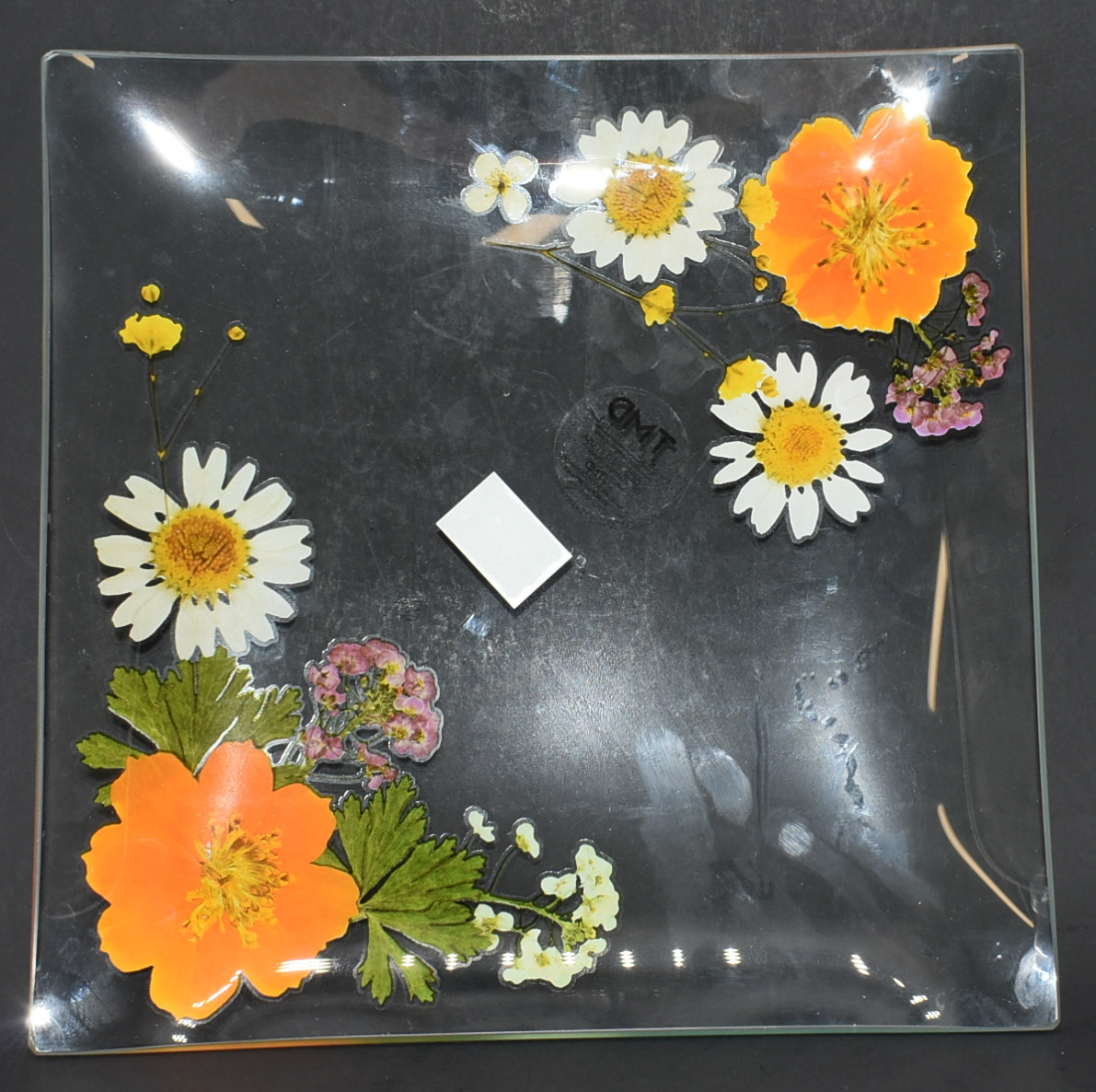 PLATE,  SQUARE,  GLASS,  10X10IN,  FAUX PRESSED DAISIES,  DBL SIDE