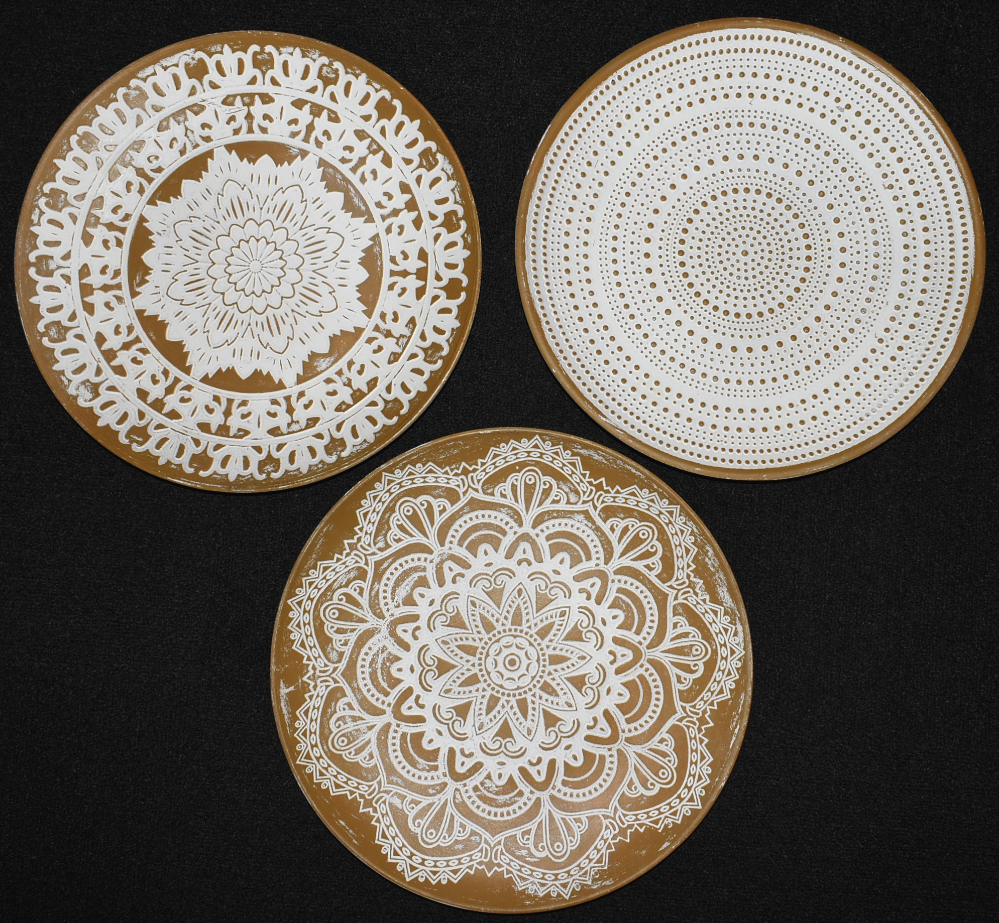 PLATES,  ASSORTED,  16 IN,  ROUND DECORATIVE