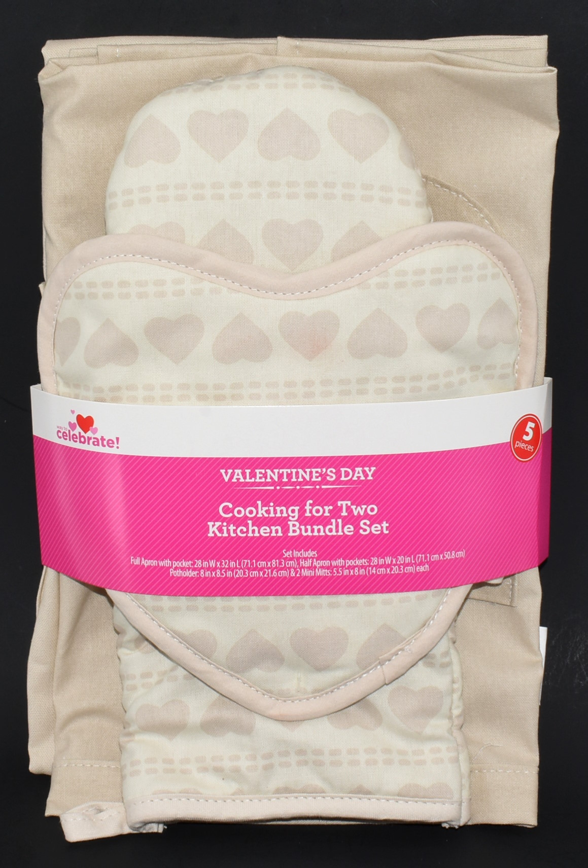 APRON SET,  3 PC,  APRON,  OVEN MITTS,  HEARTS